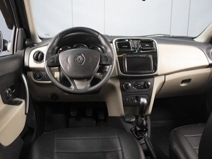 Седан Renault Logan 2014 года, 760000 рублей, Омск