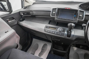Минивэн Honda Freed 2009 года, 1379000 рублей, Барнаул