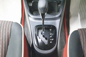 Хетчбэк Toyota Vitz 2017 года, 1199000 рублей, Новосибирск