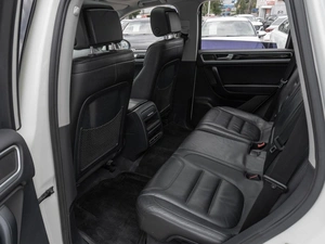 Внедорожник Volkswagen Touareg 2011 года, 2419000 рублей, Саратов