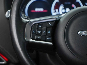 Внедорожник Jaguar F-Pace 2017 года, 3449033 рублей, Москва