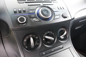 Хетчбэк Mazda 3 2011 года, 869000 рублей, Красноярск