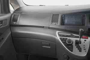 Минивэн Toyota Isis 2009 года, 1109000 рублей, Кемерово