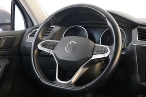 Внедорожник Volkswagen Tiguan 2021 года, 2899000 рублей, Омск