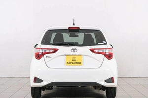 Хетчбэк Toyota Vitz 2017 года, 889000 рублей, Красноярск