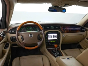 Седан Jaguar XJ 2009 года, 1849985 рублей, Москва