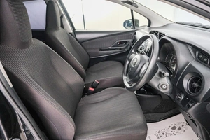 Хетчбэк Toyota Vitz 2017 года, 829000 рублей, Красноярск
