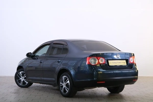 Седан Volkswagen Jetta 2010 года, 669000 рублей, Омск