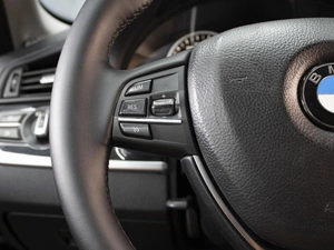 Седан BMW 5 серия 2015 года, 1700000 рублей, Омск