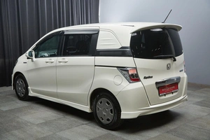 Минивэн Honda Freed 2011 года, 1049000 рублей, Красноярск