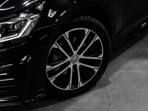 Хетчбэк Volkswagen Golf 2019 года, 1999000 рублей, Тюмень