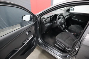 Седан Kia Rio 2013 года, 1160000 рублей, Курск