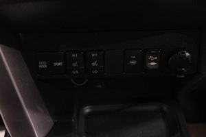 Внедорожник Toyota RAV4 2016 года, 2259000 рублей, Новокузнецк
