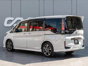 Минивэн Honda Stepwgn Spada 2018 года, 2445000 рублей, Краснодар