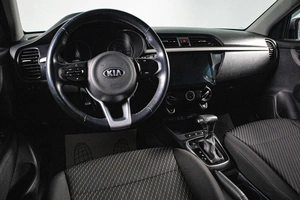 Седан Kia Rio X-Line 2018 года, 1539000 рублей, Сургут