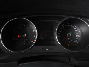 Внедорожник Volkswagen Tiguan 2021 года, 2920000 рублей, Красный Пахарь