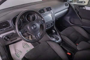 Хетчбэк Volkswagen Golf 2012 года, 749000 рублей, Томск