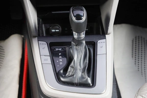 Седан Hyundai Elantra 2015 года, 1289000 рублей, Новосибирск