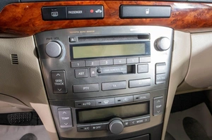 Седан Toyota Avensis 2005 года, 749000 рублей, Барнаул