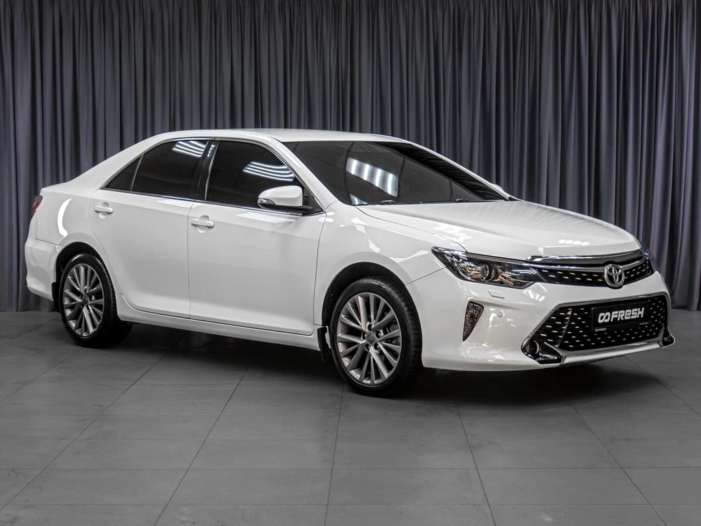 Седан Toyota Camry 2014 года, 2129000 рублей, Тюмень