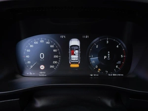 Внедорожник Volvo XC40 2019 года, 2499000 рублей, Саратов