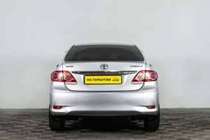 Седан Toyota Corolla 2011 года, 969000 рублей, Сургут