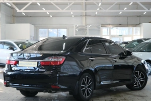 Седан Toyota Camry 2017 года, 2549000 рублей, Омск