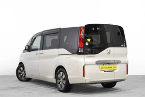 Минивэн Honda Stepwgn 2016 года, 1939000 рублей, Барнаул