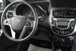 Седан Hyundai Solaris 2015 года, 949000 рублей, Тюмень