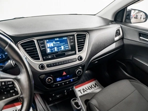 Седан Hyundai Solaris 2019 года, 1550000 рублей, Красноярск