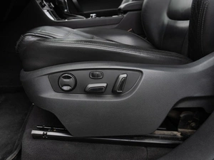 Внедорожник Volkswagen Touareg 2011 года, 2419000 рублей, Саратов