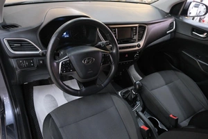 Седан Hyundai Solaris 2017 года, 1099000 рублей, Омск