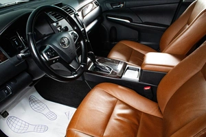 Седан Toyota Camry 2016 года, 2129000 рублей, Сургут