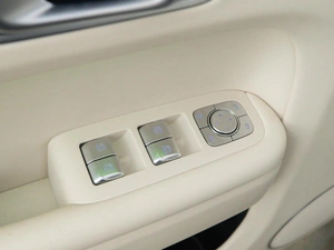 Внедорожник Li Auto L8 2023 года, 6199077 рублей, Москва