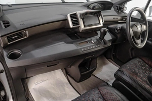 Минивэн Honda Freed 2010 года, 999000 рублей, Челябинск