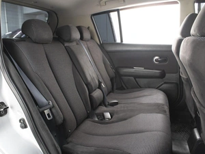 Хетчбэк Nissan Tiida 2011 года, 800000 рублей, Омск