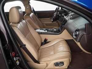 Седан Jaguar XJ 2013 года, 1527196 рублей, Москва