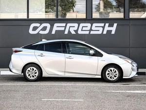 Лифтбек Toyota Prius 2017 года, 1699000 рублей, Кирилловка
