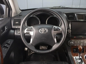 Внедорожник Toyota Highlander 2011 года, 1730000 рублей, Омск