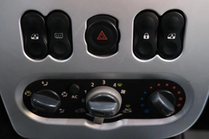 Хетчбэк Renault Sandero 2010 года, 389000 рублей, Омск