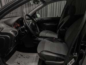 Хетчбэк Peugeot 206 2004 года, 270000 рублей, Красноярск