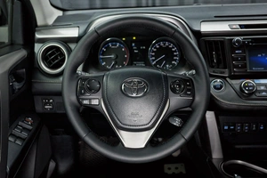 Внедорожник Toyota RAV4 2015 года, 1837000 рублей, Красноярск