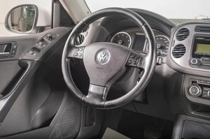 Внедорожник Volkswagen Tiguan 2010 года, 1179000 рублей, Томск