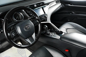 Седан Toyota Camry 2019 года, 2499000 рублей, Тюмень