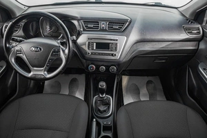 Хетчбэк Kia Rio 2017 года, 989000 рублей, Барнаул