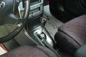 Седан Toyota Avensis 2004 года, 749000 рублей, Омск
