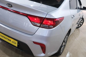 Седан Kia Rio 2019 года, 1369000 рублей, Новокузнецк