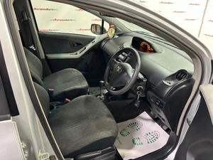 Хетчбэк Toyota Vitz 2009 года, 595000 рублей, Красноярск