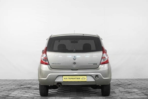 Хетчбэк Renault Sandero 2011 года, 499000 рублей, Кемерово