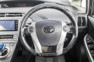 Лифтбек Toyota Prius 2014 года, 1199000 рублей, Барнаул